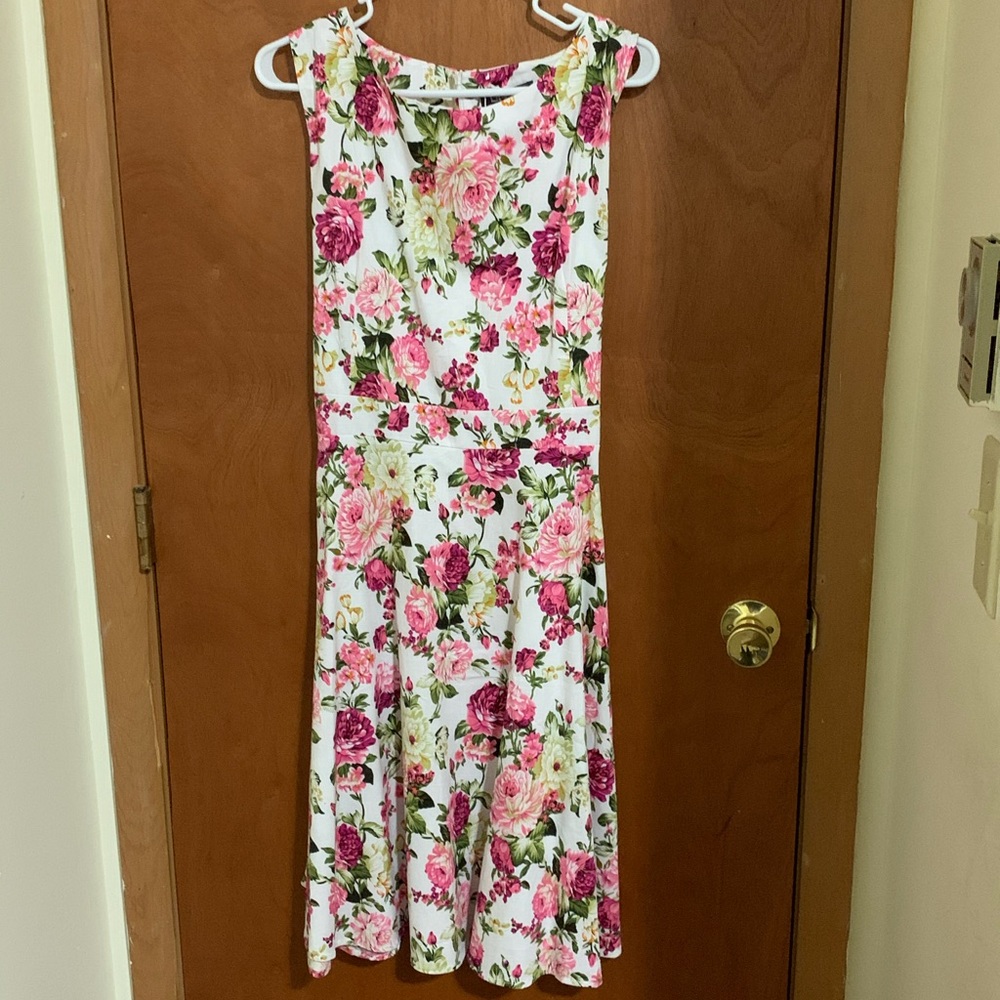 NWT Classic cut Floral Print Dress